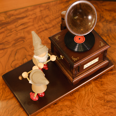 木製からくり人形オルゴール 蓄音機【EA093S】