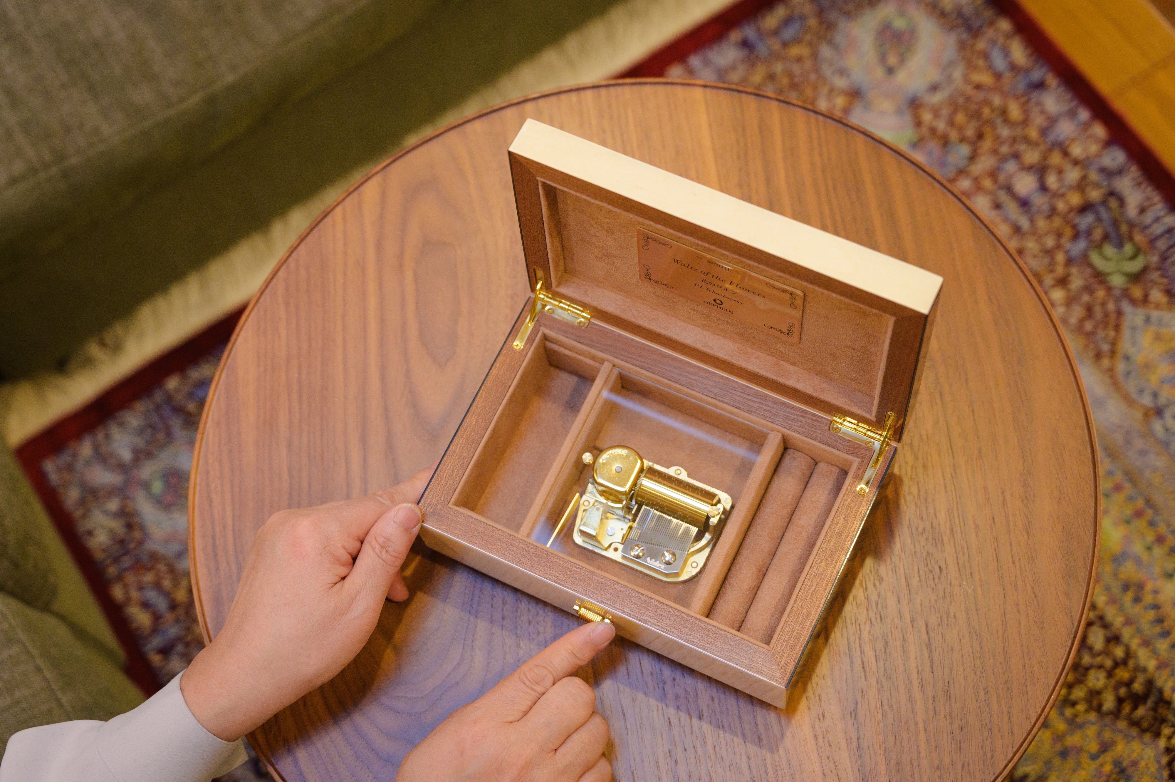 超美品 オールドデック ゴールドエッジ USPC社製 特注オルゴール – ニデックオルゴールショールーム オンラインショップ